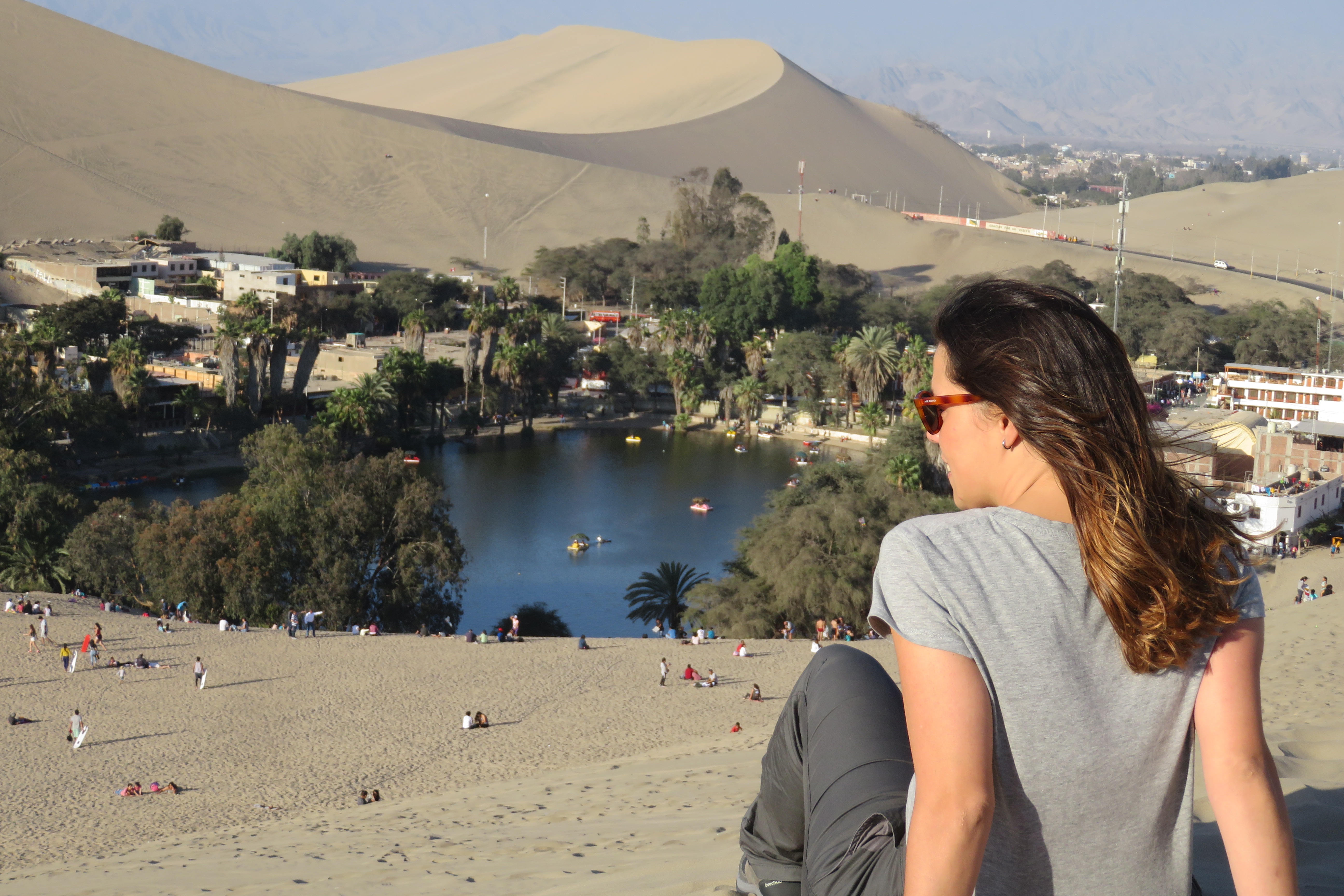 Marta en el Oasis de la Huacachina