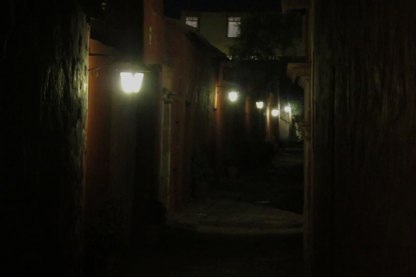 El monasterio de noche