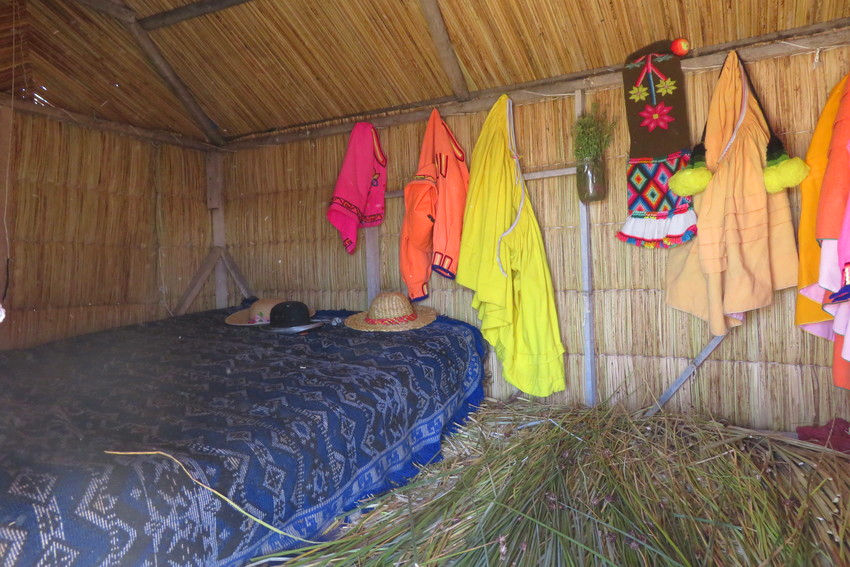 Islas Flotantes de los Uros, interior de una casa