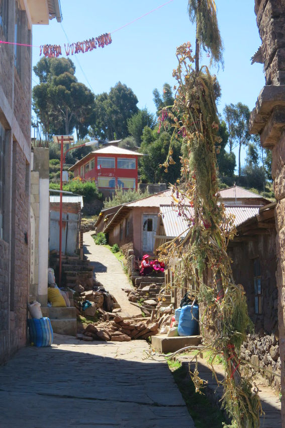 Una de las calles de la Isla de Taquile