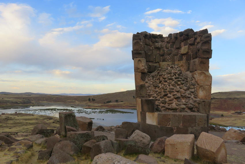 Una de las Chullpas o torres funerarias de Sillustani