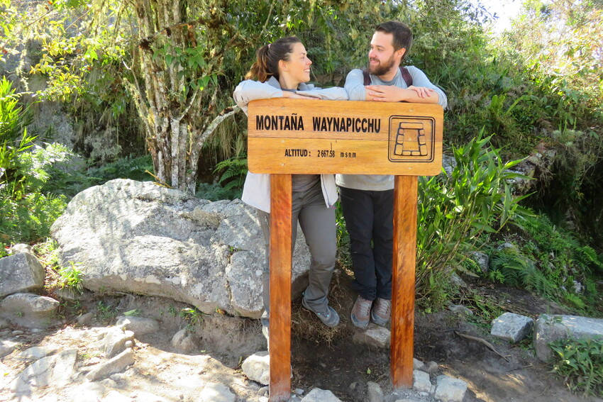 Cartel en la cima de Wayna Picchu