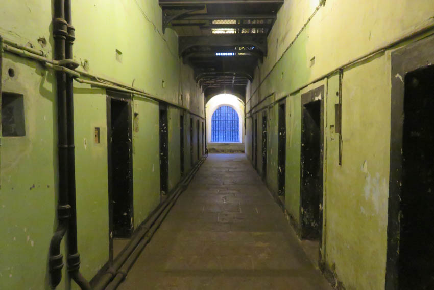 Pasillo de Kilmainham Gaol, la cárcel o prisión de Dublín