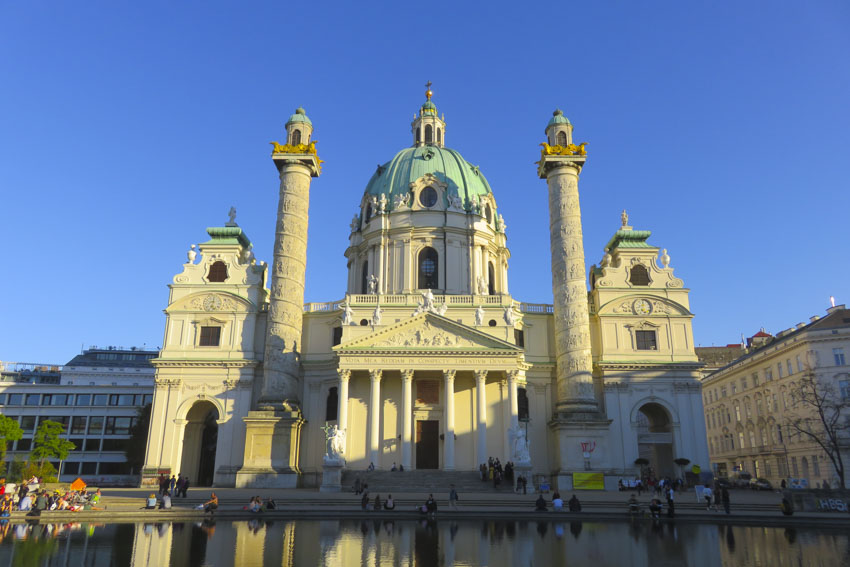 Karlskirche, Viena. Iglesia reflectante Karlskirche, Viena. Iglesia reflectante