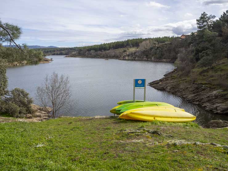 Actividades que hacer en Buitagro del Lozoya: Piragüismo