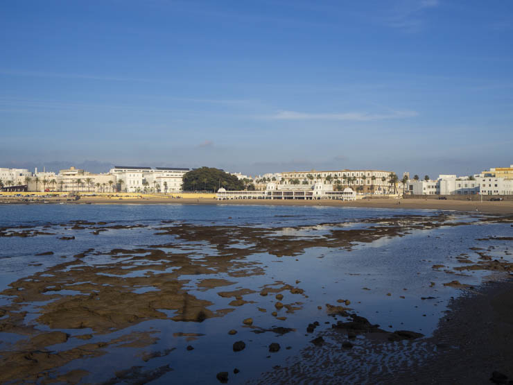 Que hacer en Cádiz en un fin de semana: Playa de la Caleta desde el Paseo Fernando Quiñones