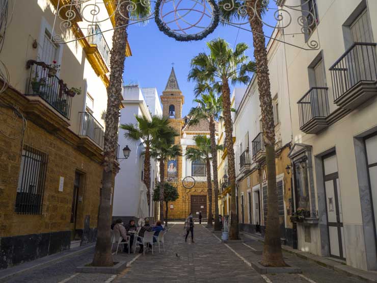 Calle de la Palma, con la Iglesia de la Palma al fondo