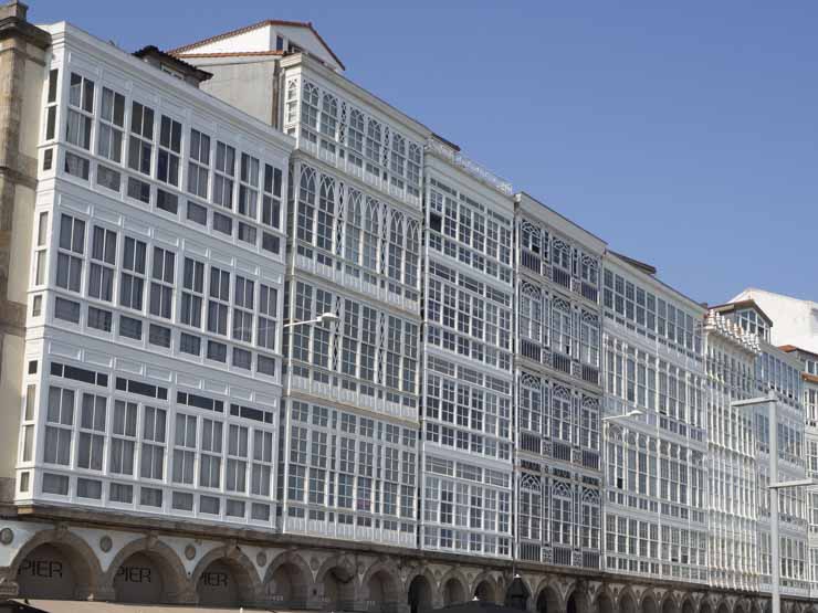 Avenida A Mariña o La Marina, la "Ciudad de Cristal"