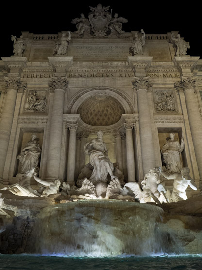 Fontana di Trevi, a la noche