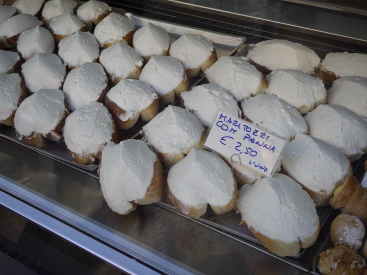 Maritozzi con Panna, un placer romano