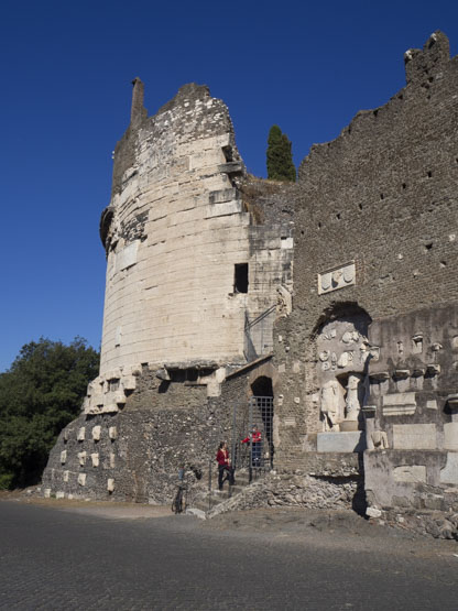 Mausoleo de Cecilia Metella, Via Appia
