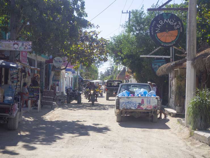 Hay muchas agencias donde contratar excursiones en Holbox