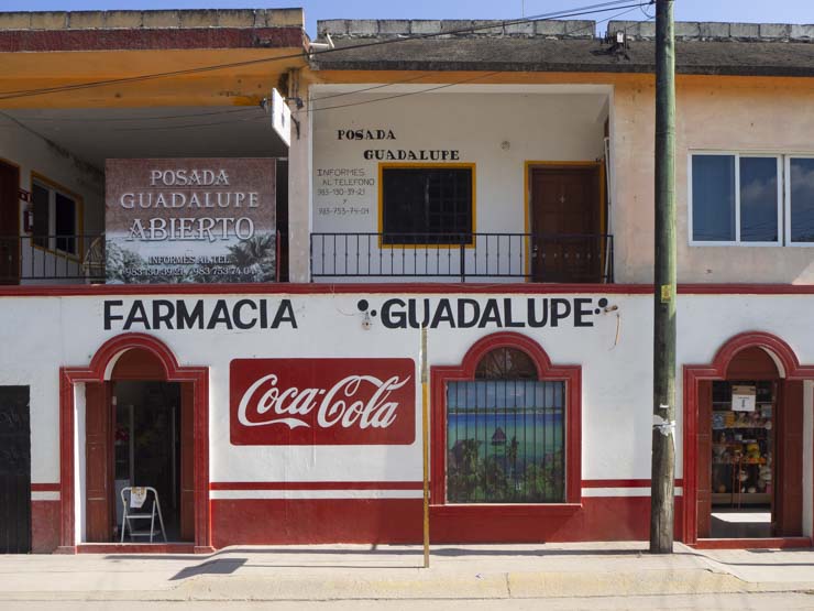 Detalle de uno de los locales de Bacalar pueblo