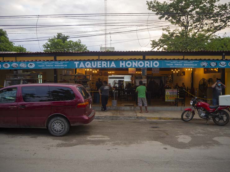 Comer en Taquería Honorio, imprescindible que hacer en Tulum