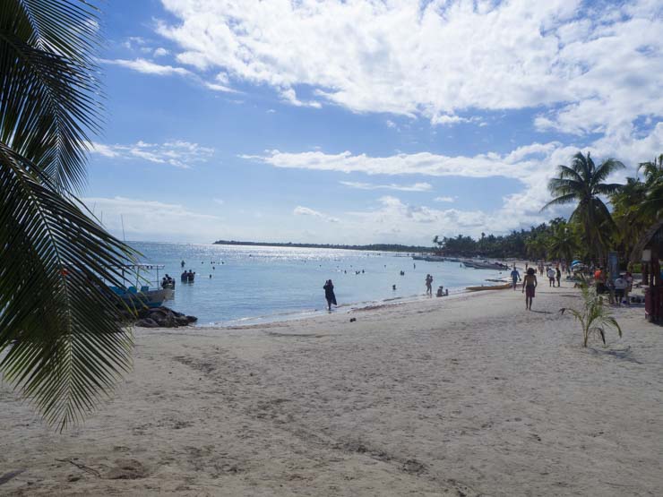 Playa de Akumal, perfecta para hacer snorkel con tortugas marinas