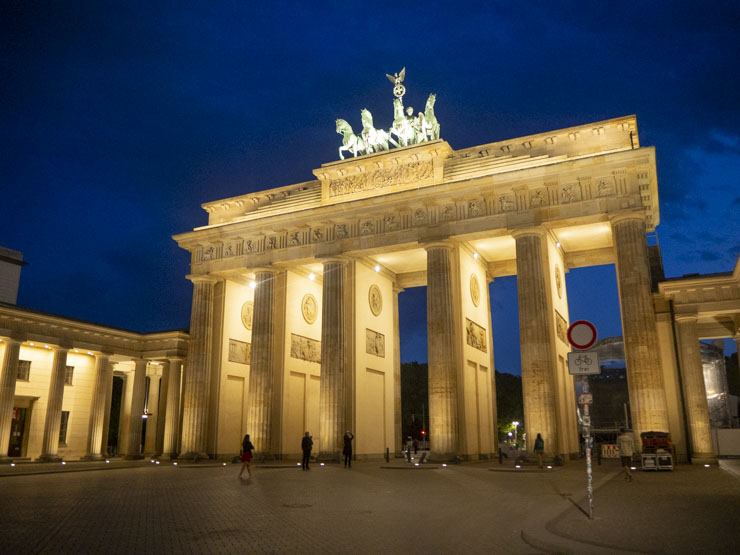 Puerta de Brandeburgo de noche