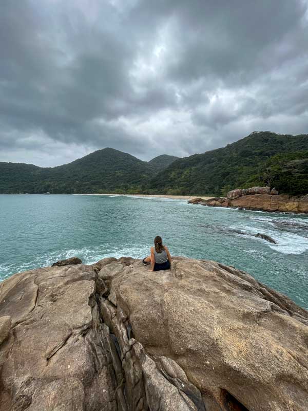 Vistas a Praia Cachadaço, Trindade