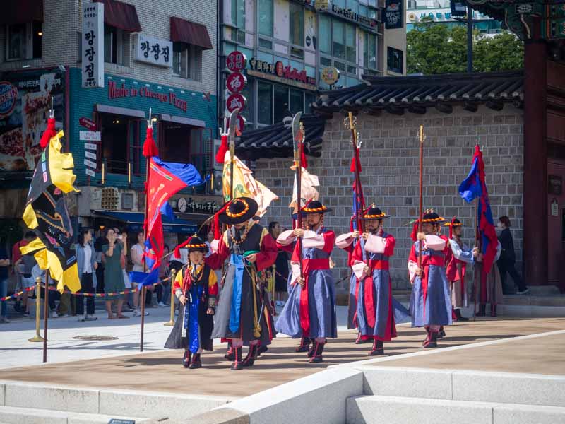 Cambio de guardia en Gyeongbokgung Palace: Seúl