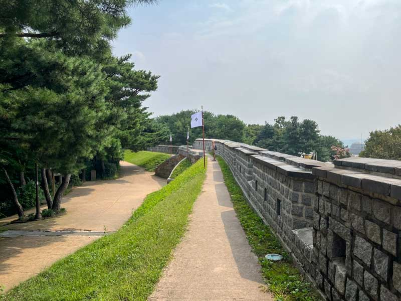 Recorriendo la Fortaleza de Suwon en un dia