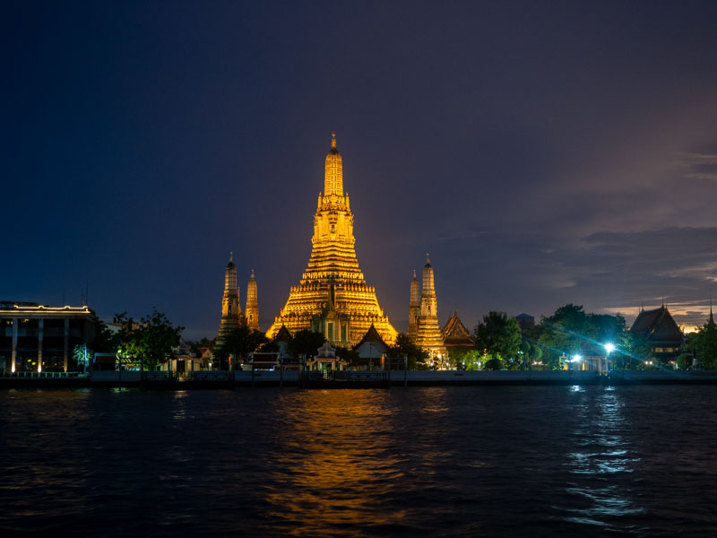 Wat Arun iluminado