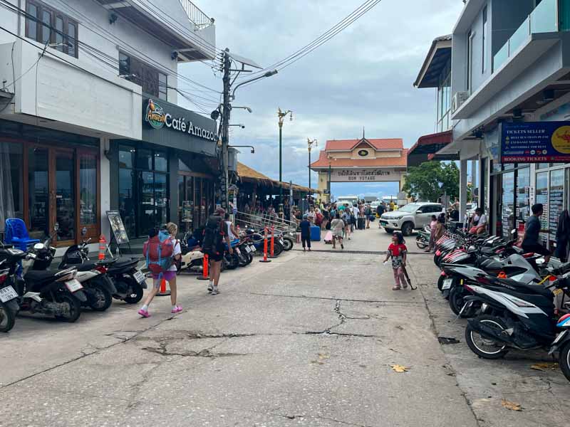 Alquilar moto Koh Tao
