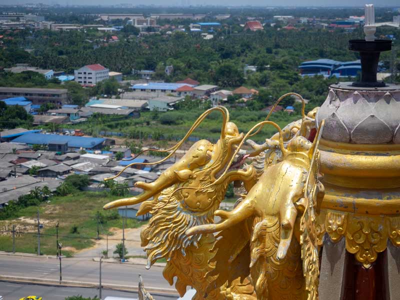 Ir a Wat Samphran por libre