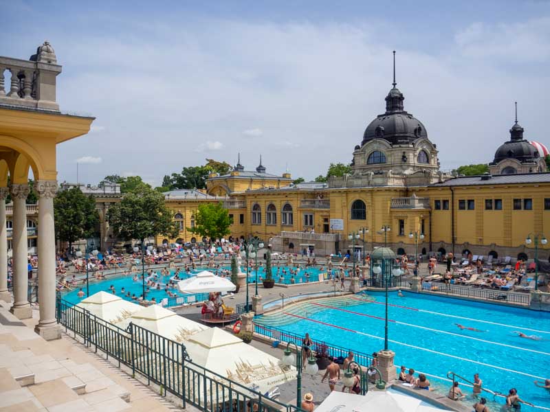 Zona exterior de los Baños Szechenyi