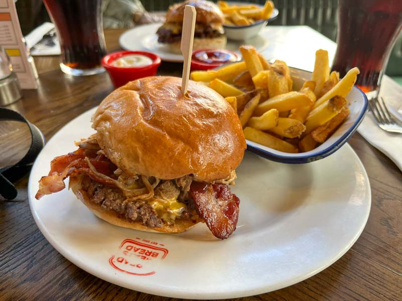 Comer hamburguesas Edimburgo: Bread Meats Bread