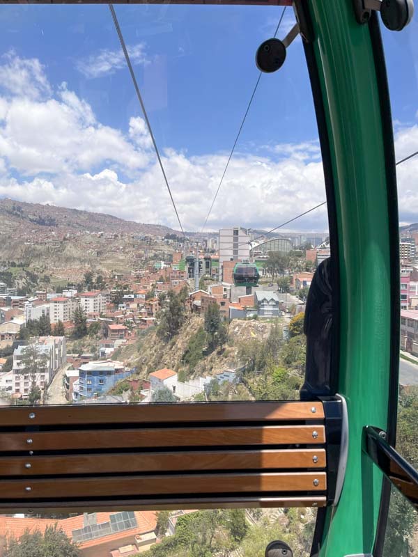 Llegando a Calacoto en teleférico