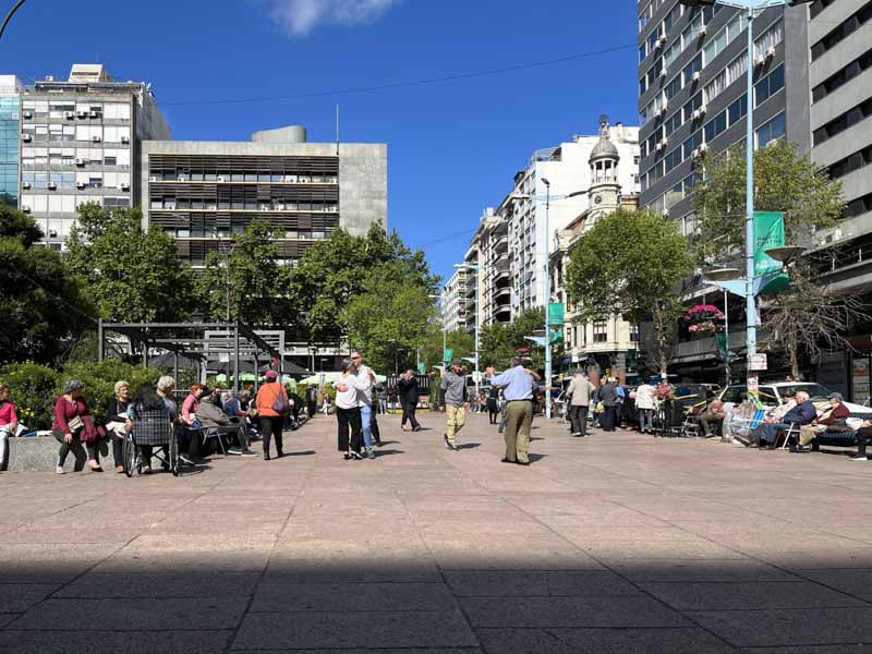 Tango en Plaza Fabini Montevideo