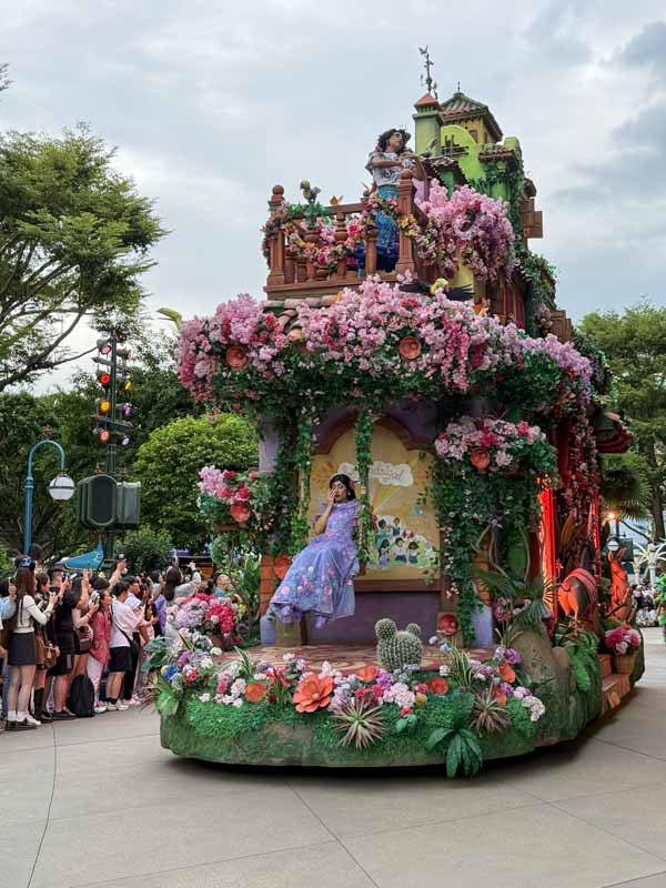 Cabalgata de Hong Kong Disneyland: carroza de Encanto