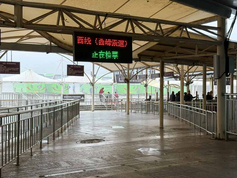 Centro de Visitantes: zona de buses