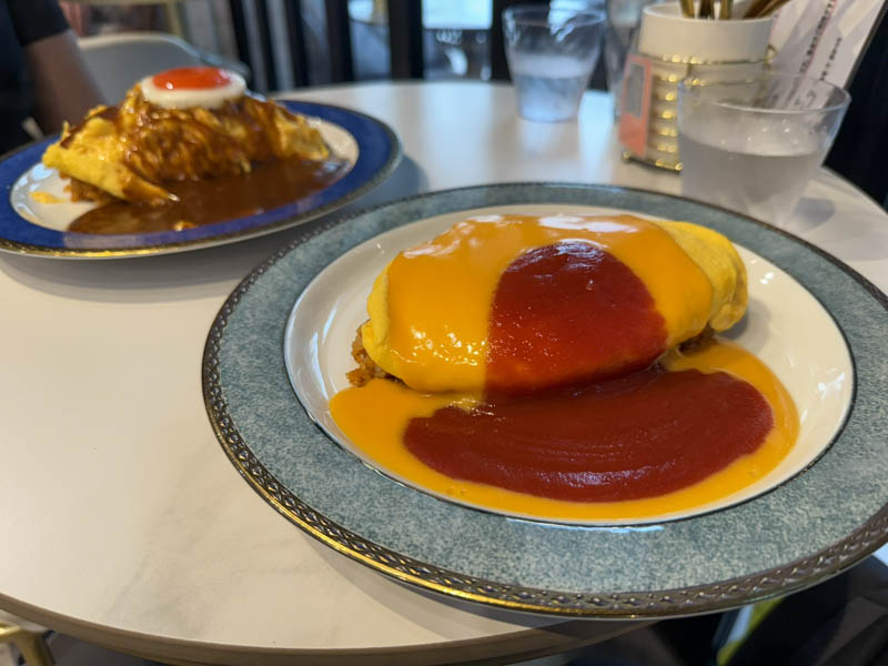 Comer Omurice en Tokio