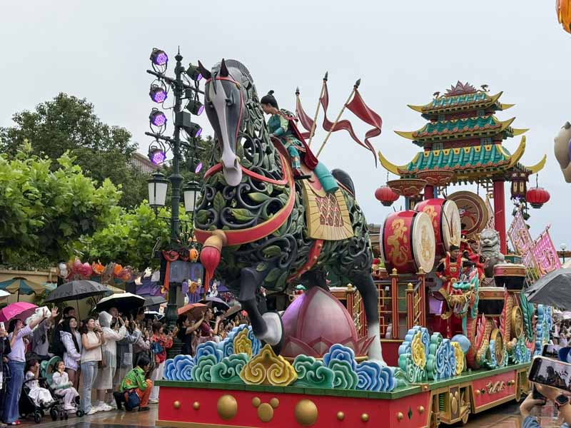 Mulán en la cabalgata de Disney Shanghai