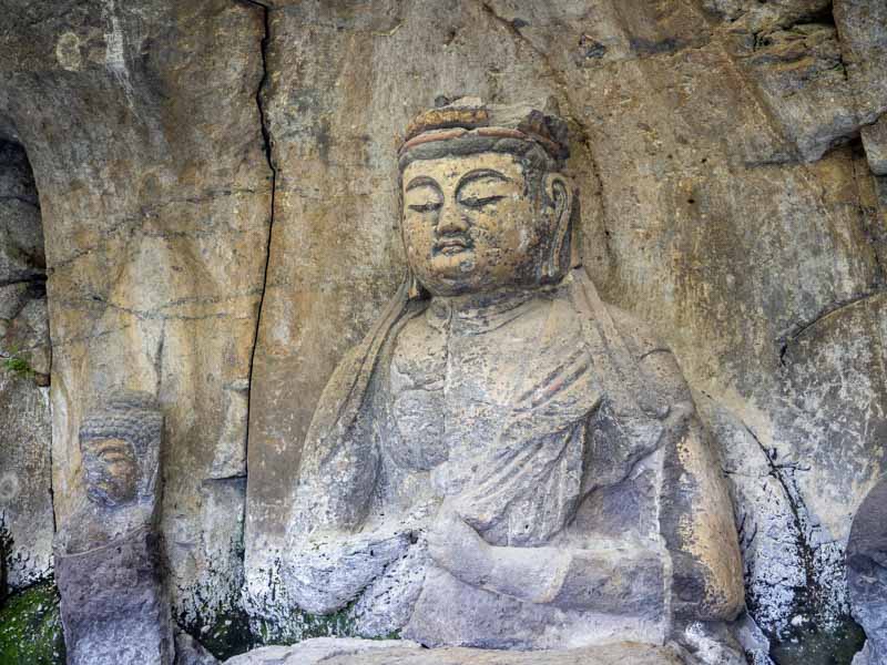 Budas en piedra de Usuki