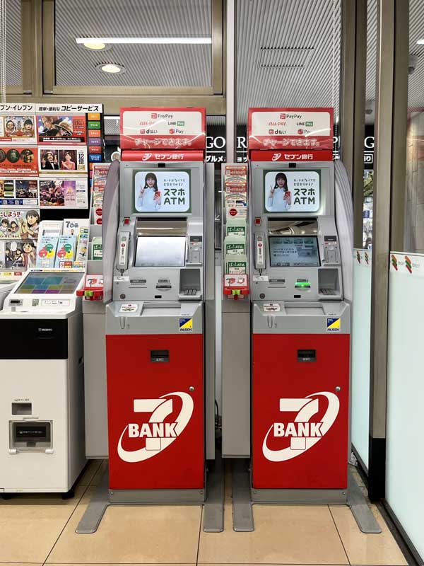 Cajeros del Seven Eleven en Japón
